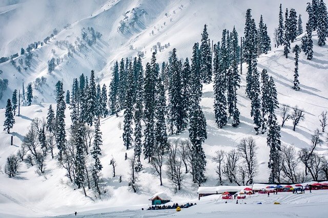 Gulmarg Scenic Tour Package - Explore the Beauty of Kashmir with KashmirTaxis.com